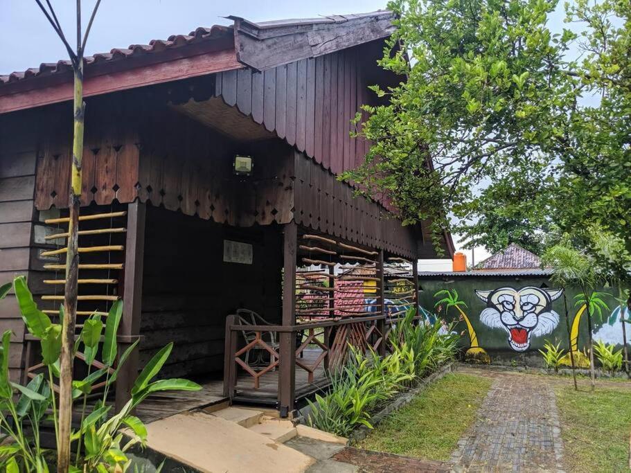 C Point Krui住宿加早餐旅馆 外观 照片